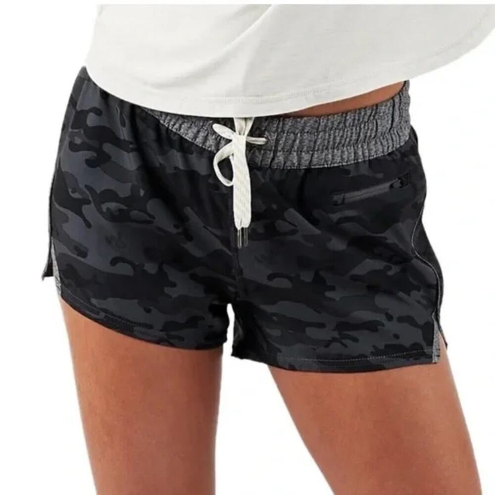 Vuori Clementine Camouflage Pattern Activewear Shorts Black/Gray M